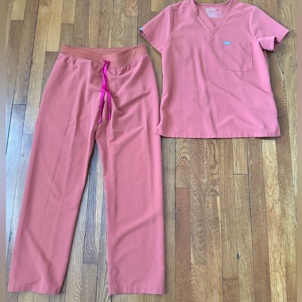 FIGS terracotta scrub set